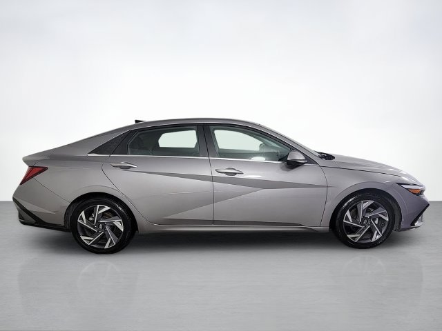 Used 2024 Hyundai Elantra Limited FWD image 2