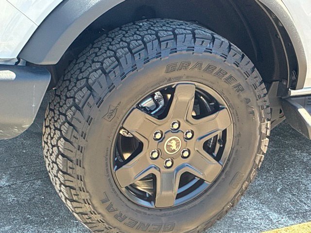 Certified 2025 Ford Bronco Outer Banks w/ Black Appearance Package AWD/4WD image 16