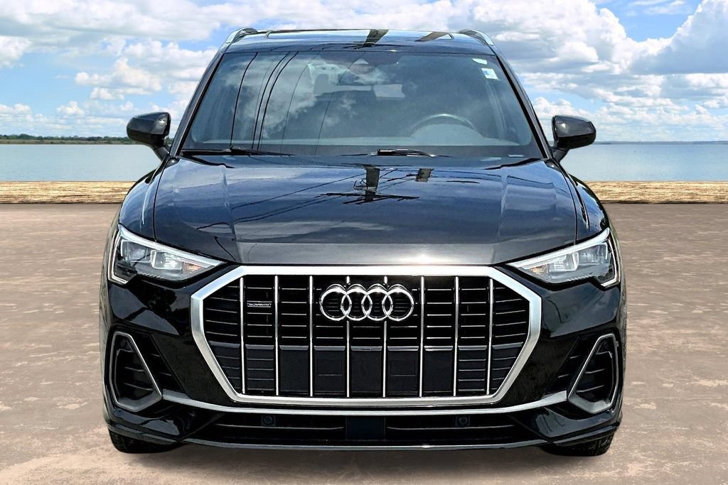 Used 2021 Audi Q3 2.0T Premium w/ Convenience Package AWD/4WD image 2