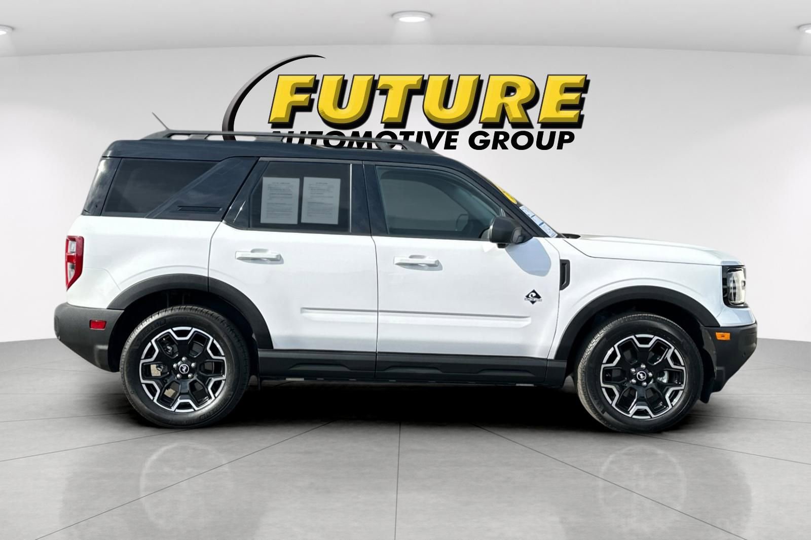 Certified 2025 Ford Bronco Sport Outer Banks w/ Outer Banks Tech Package+ AWD/4WD image 2