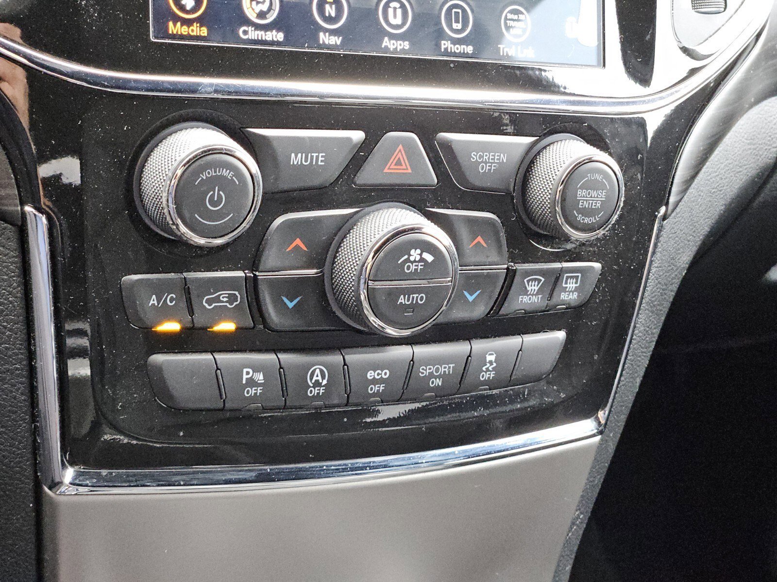 Used 2022 Jeep Grand Cherokee Laredo E image 23