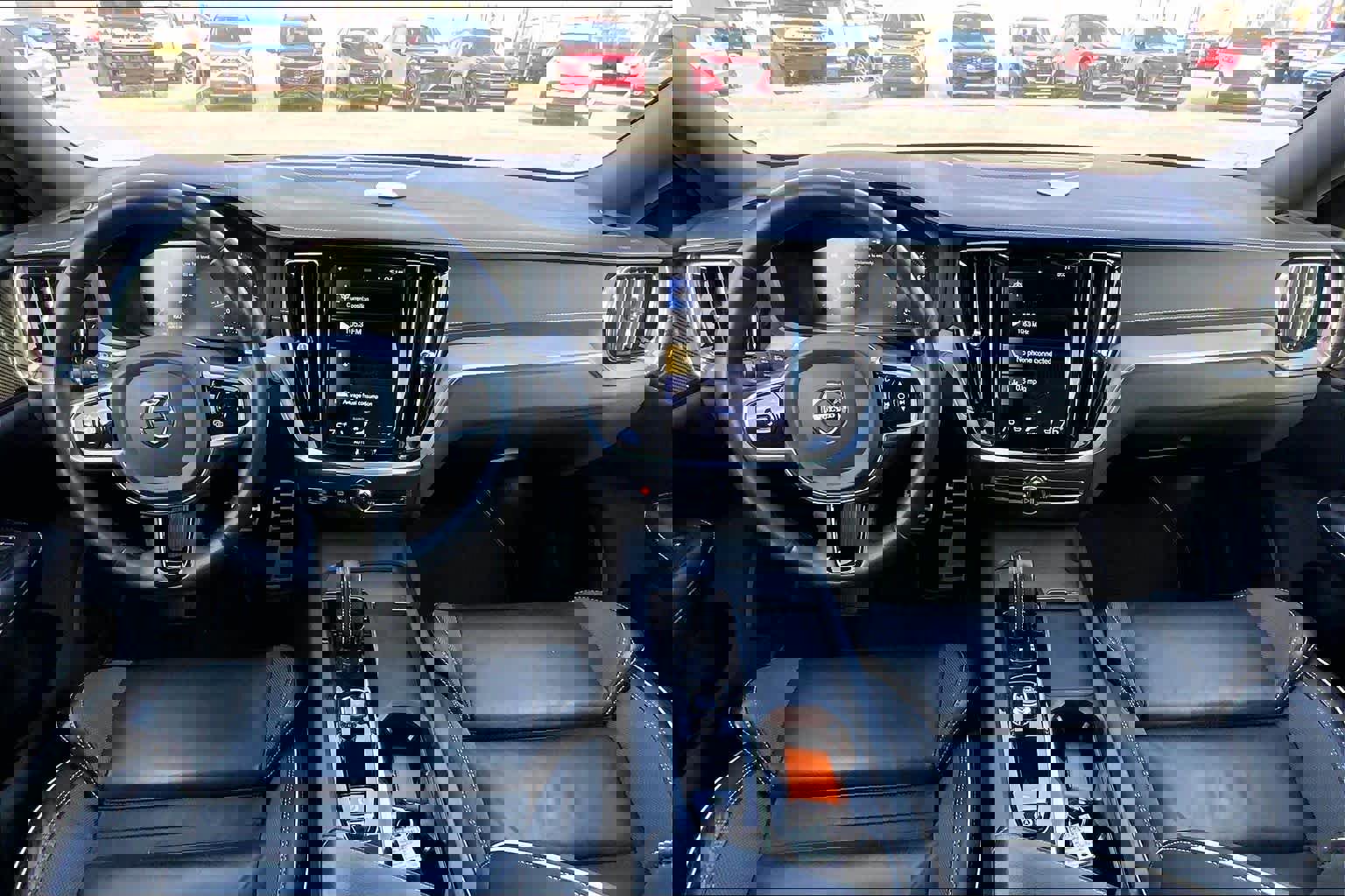 Used 2022 Volvo S60 B5 R-Design image 15