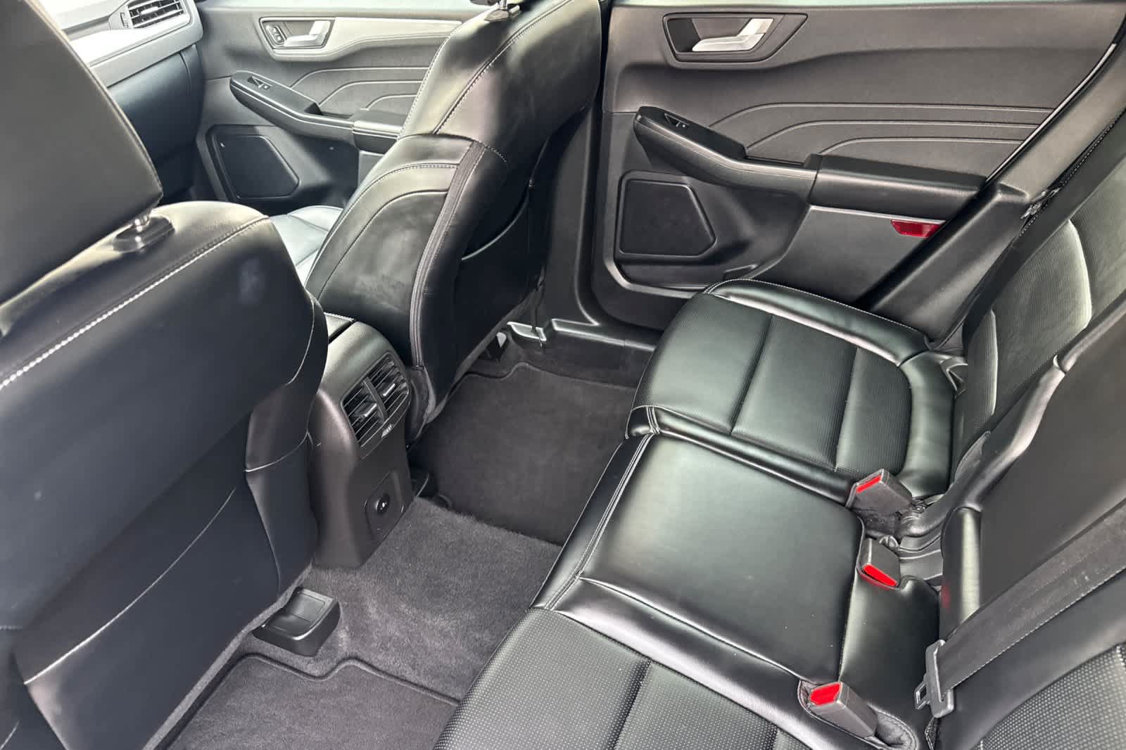 Certified 2025 Ford Escape Platinum AWD/4WD image 4
