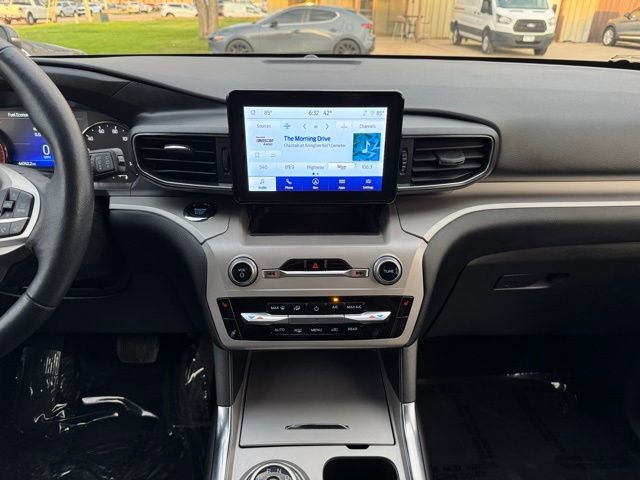 Certified 2023 Ford Explorer XLT w/ Equipment Group 202A AWD/4WD image 2