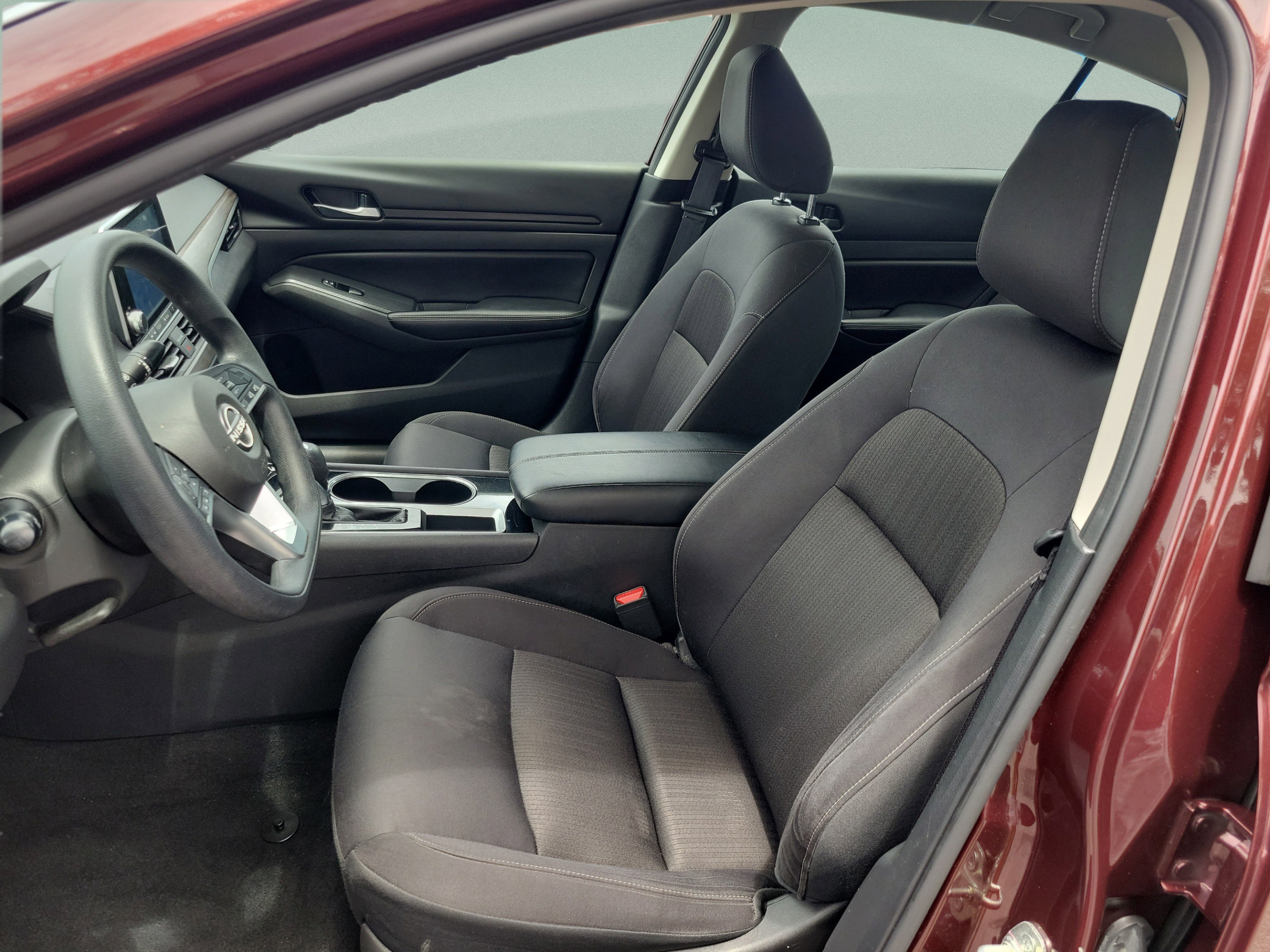 Used 2024 Nissan Altima 2.5 SV FWD image 17