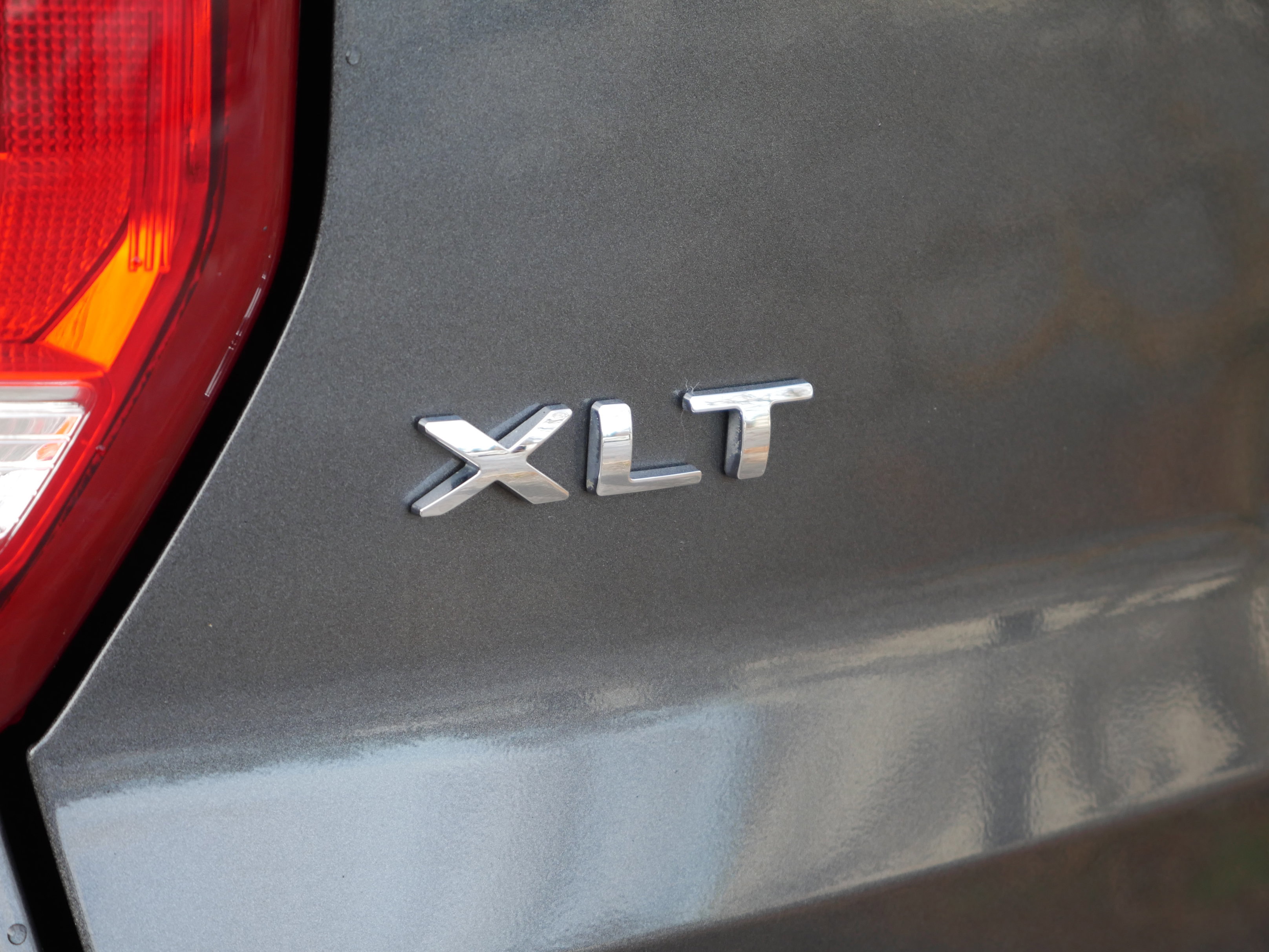 Certified 2017 Ford Explorer XLT w/ Equipment Group 202A image 21