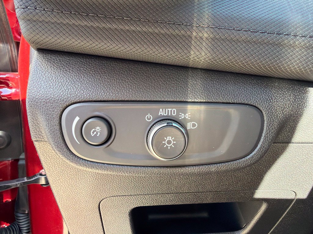 Used 2025 Chevrolet TrailBlazer LT AWD/4WD image 25