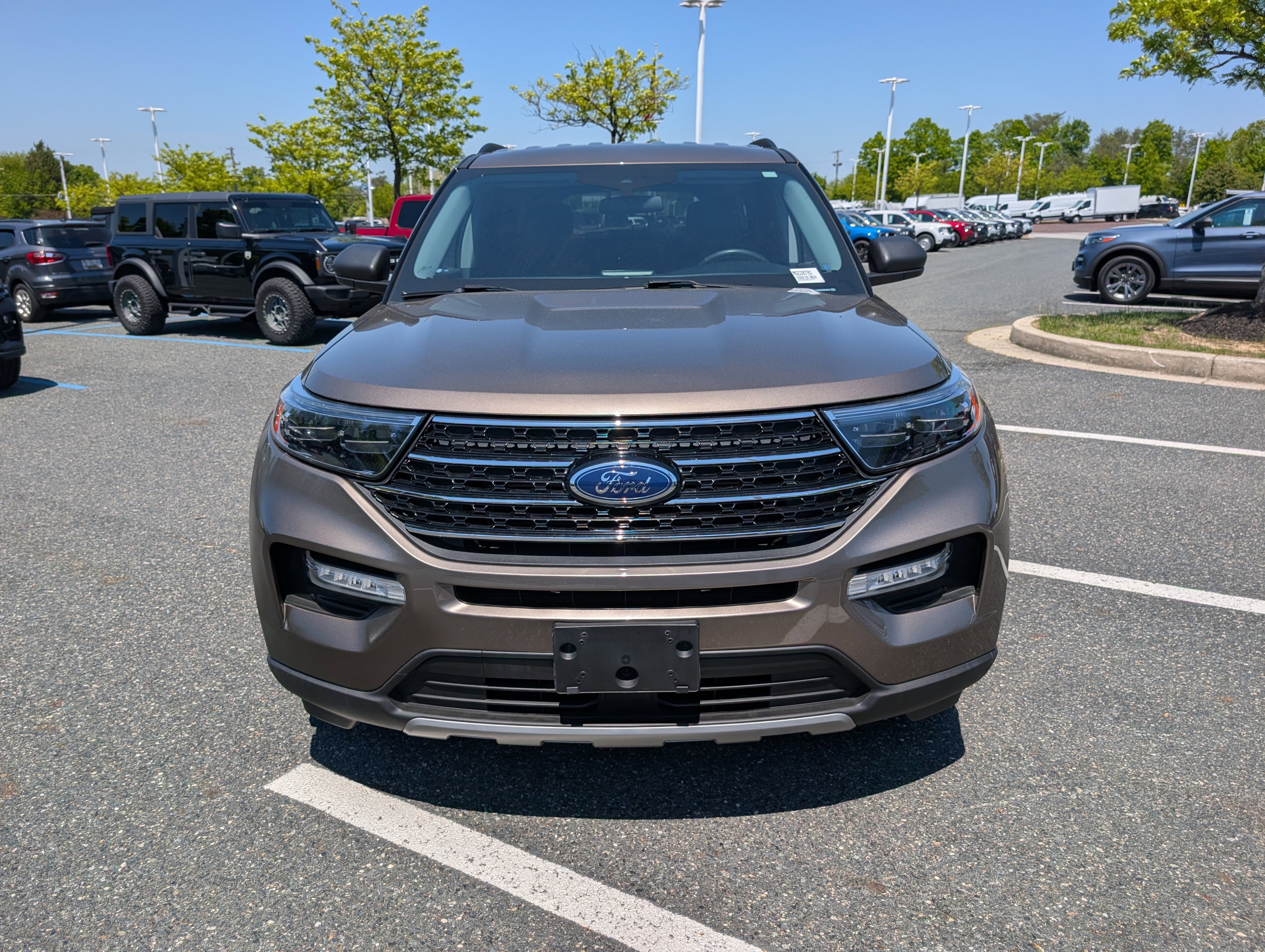 Certified 2021 Ford Explorer XLT w/ Equipment Group 202A AWD/4WD image 8