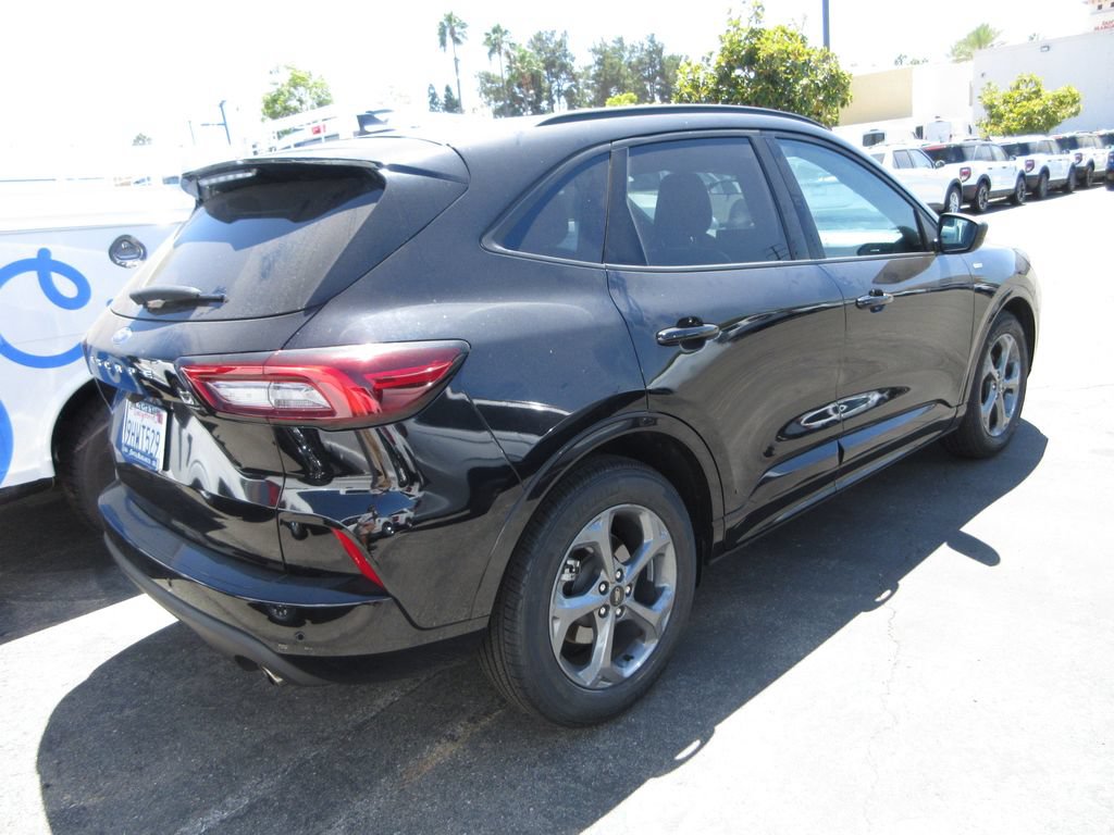 Certified 2023 Ford Escape ST-Line w/ Tech Pack #1 FWD image 3