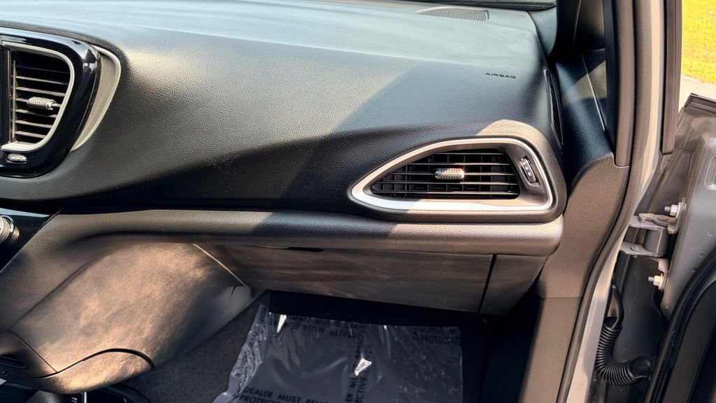 Used 2025 Chrysler Pacifica Select FWD image 22