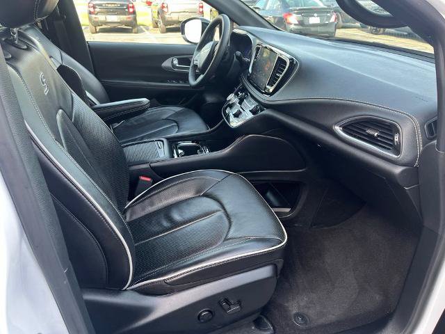 Used 2025 Chrysler Pacifica Limited FWD image 15