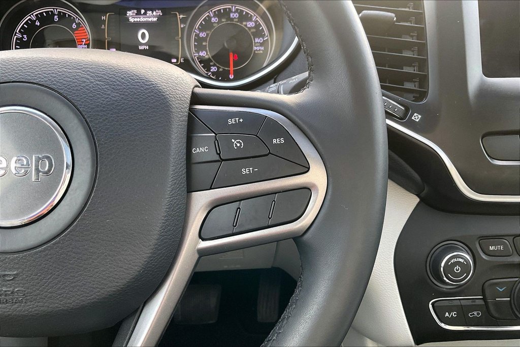 Used 2020 Jeep Cherokee Latitude Plus FWD image 14