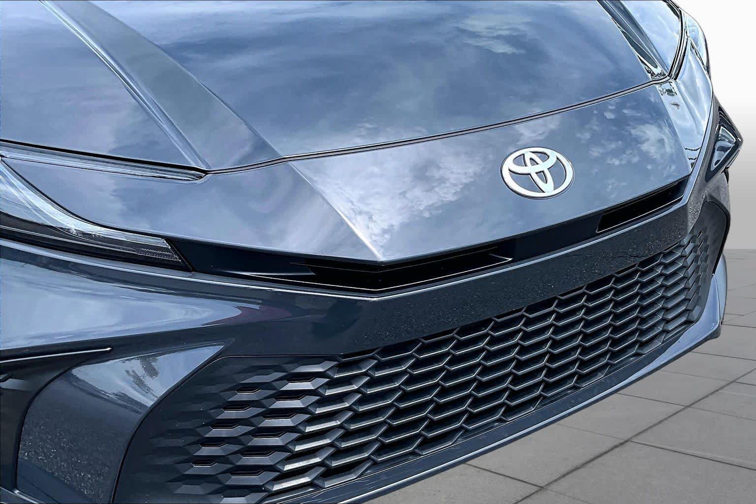 Used 2026 Toyota Camry SE FWD image 29