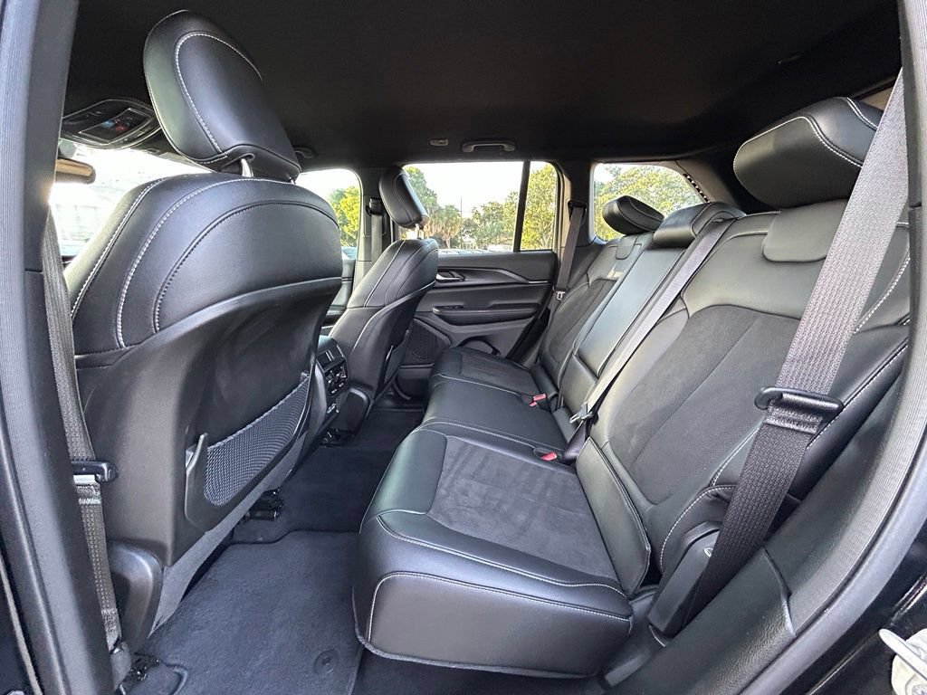 Used 2024 Jeep Grand Cherokee Altitude AWD/4WD image 32