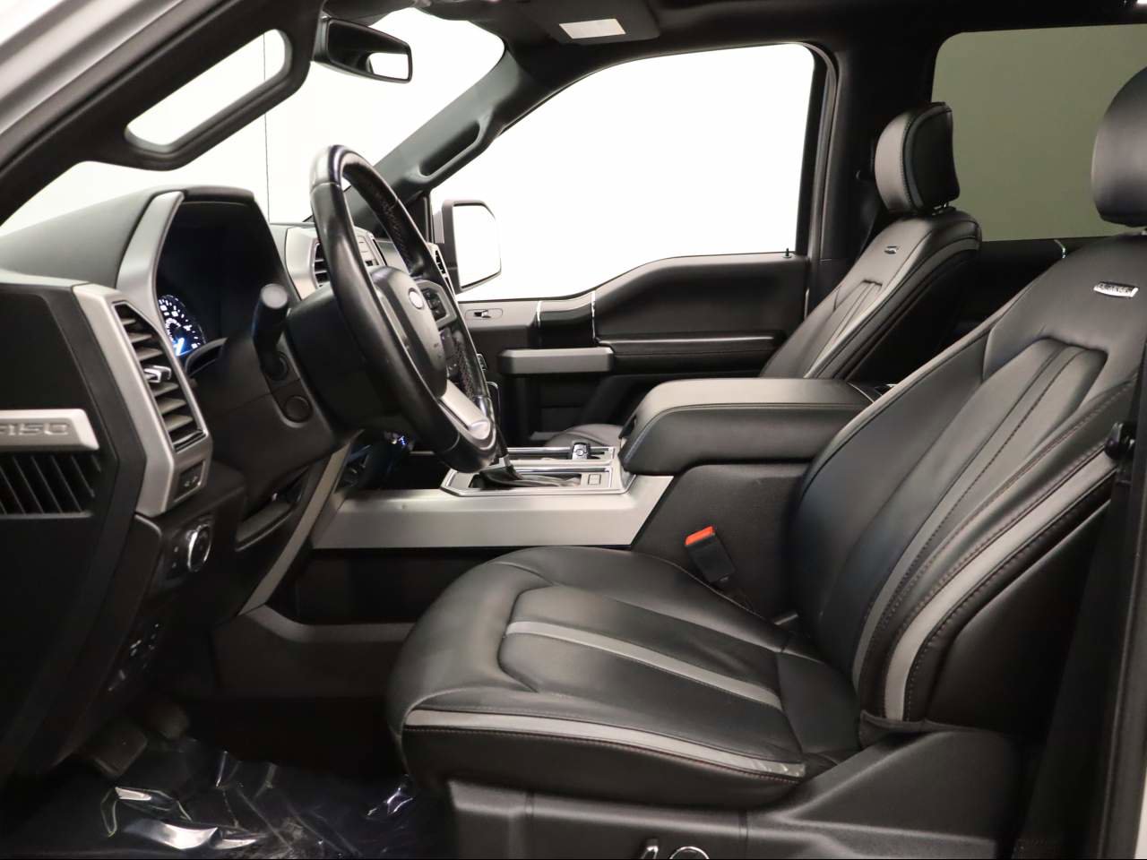 Certified 2018 Ford F150 Platinum w/ Equipment Group 701A Luxury image 17