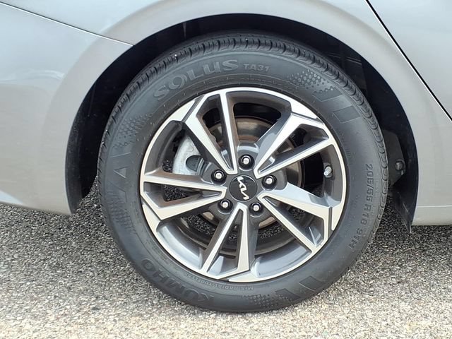 Used 2024 Kia Forte LXS w/ LXS Technology Package FWD image 7