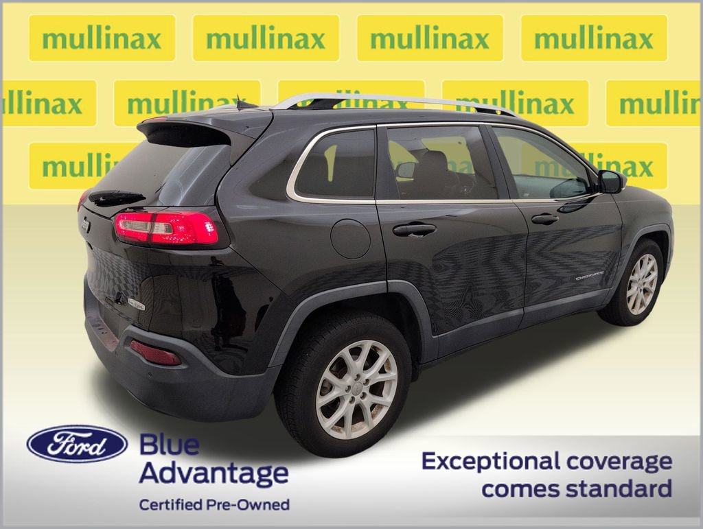 Used 2017 Jeep Cherokee Latitude w/ Safety/Convenience Group FWD image 3