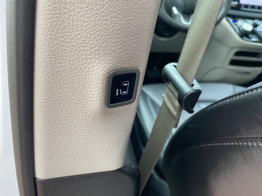Used 2024 Chrysler Pacifica Touring-L image 22