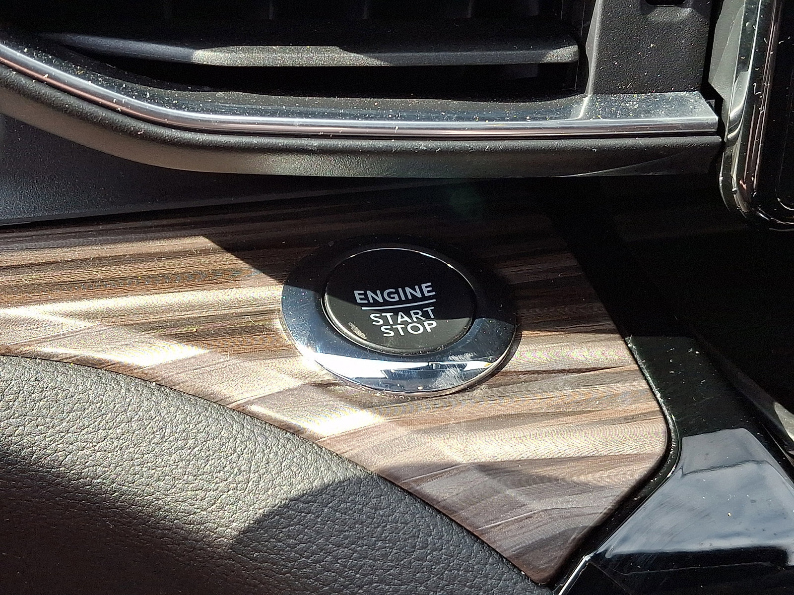 Certified 2023 Ford Explorer Limited w/ Equipment Group 301A AWD/4WD image 28