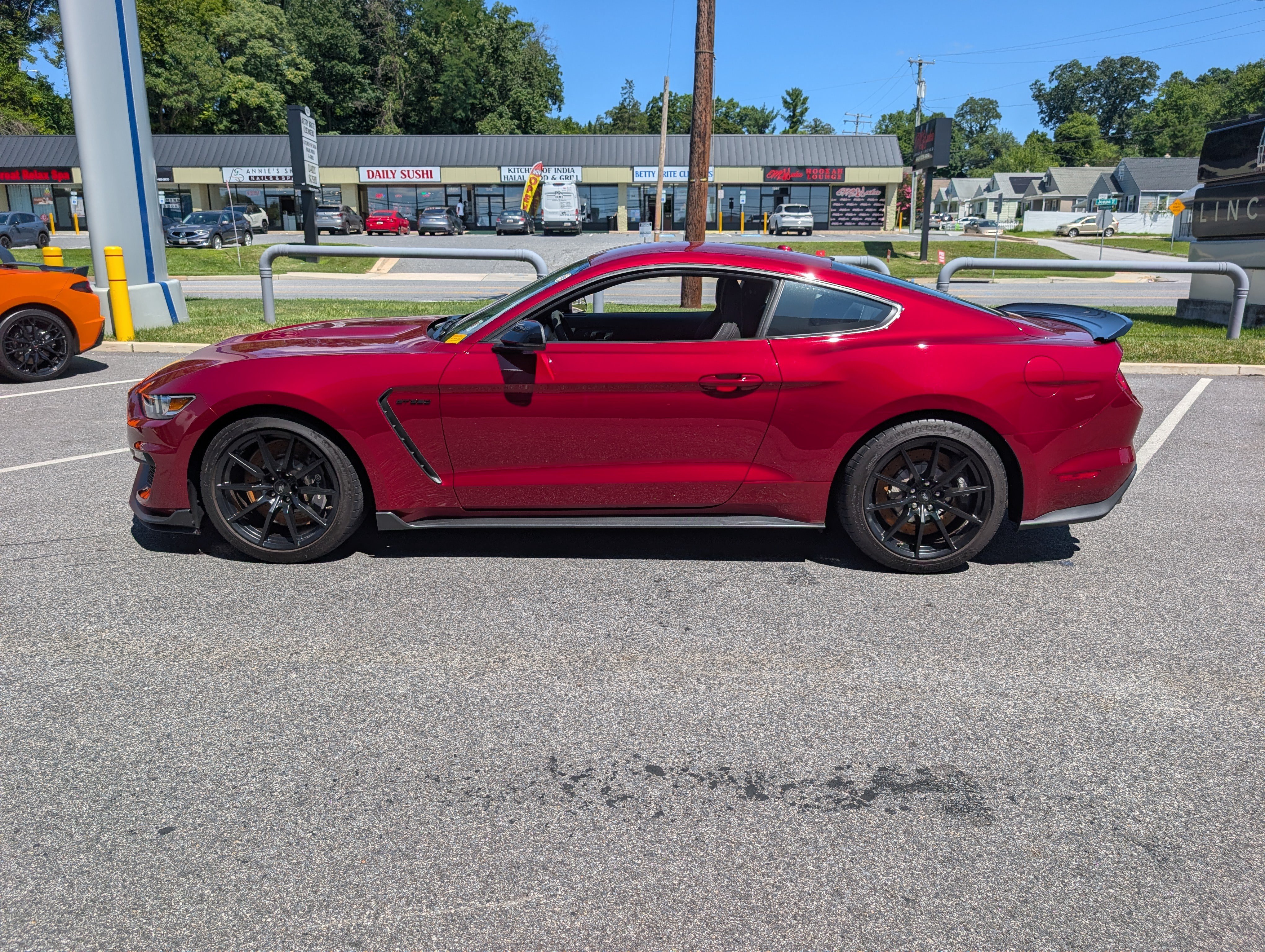 Certified 2018 Ford Mustang Shelby GT350 w/ Electronics Package RWD image 3