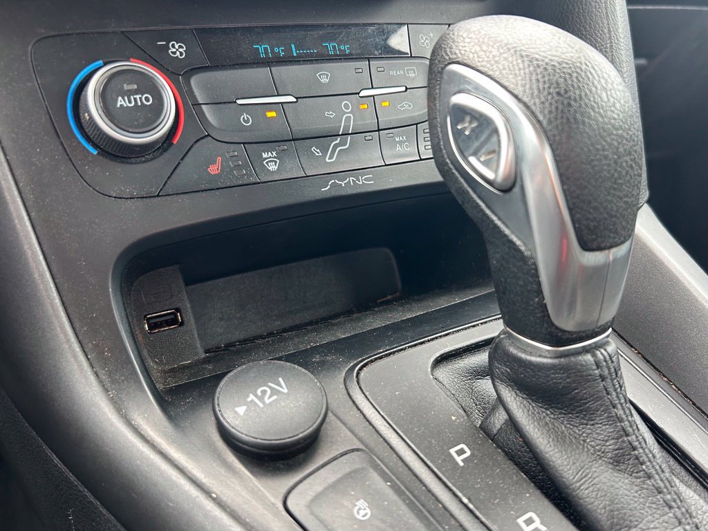 Certified 2018 Ford Focus SEL w/ Cold Weather Package FWD image 16