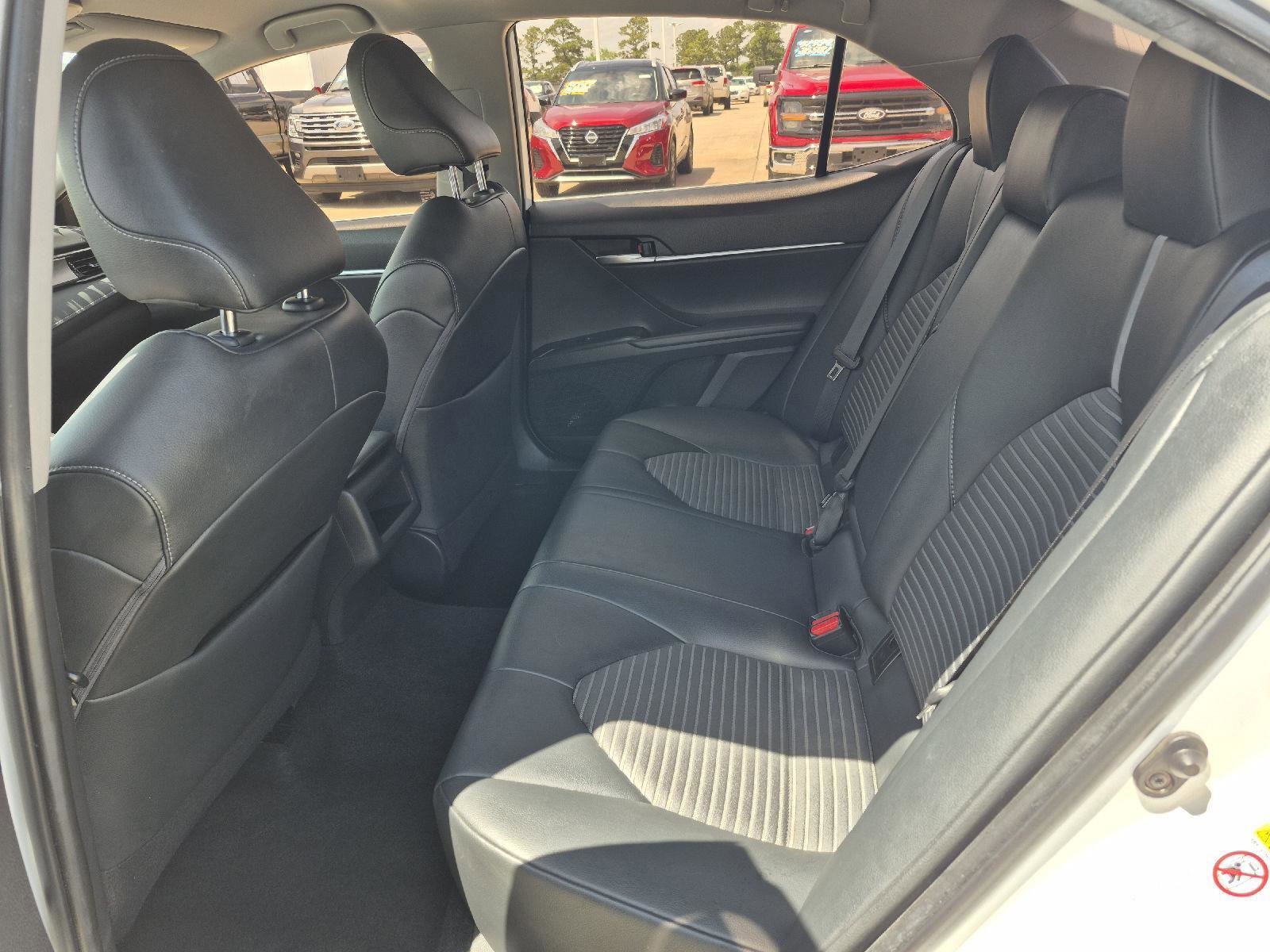 Used 2019 Toyota Camry SE FWD image 7