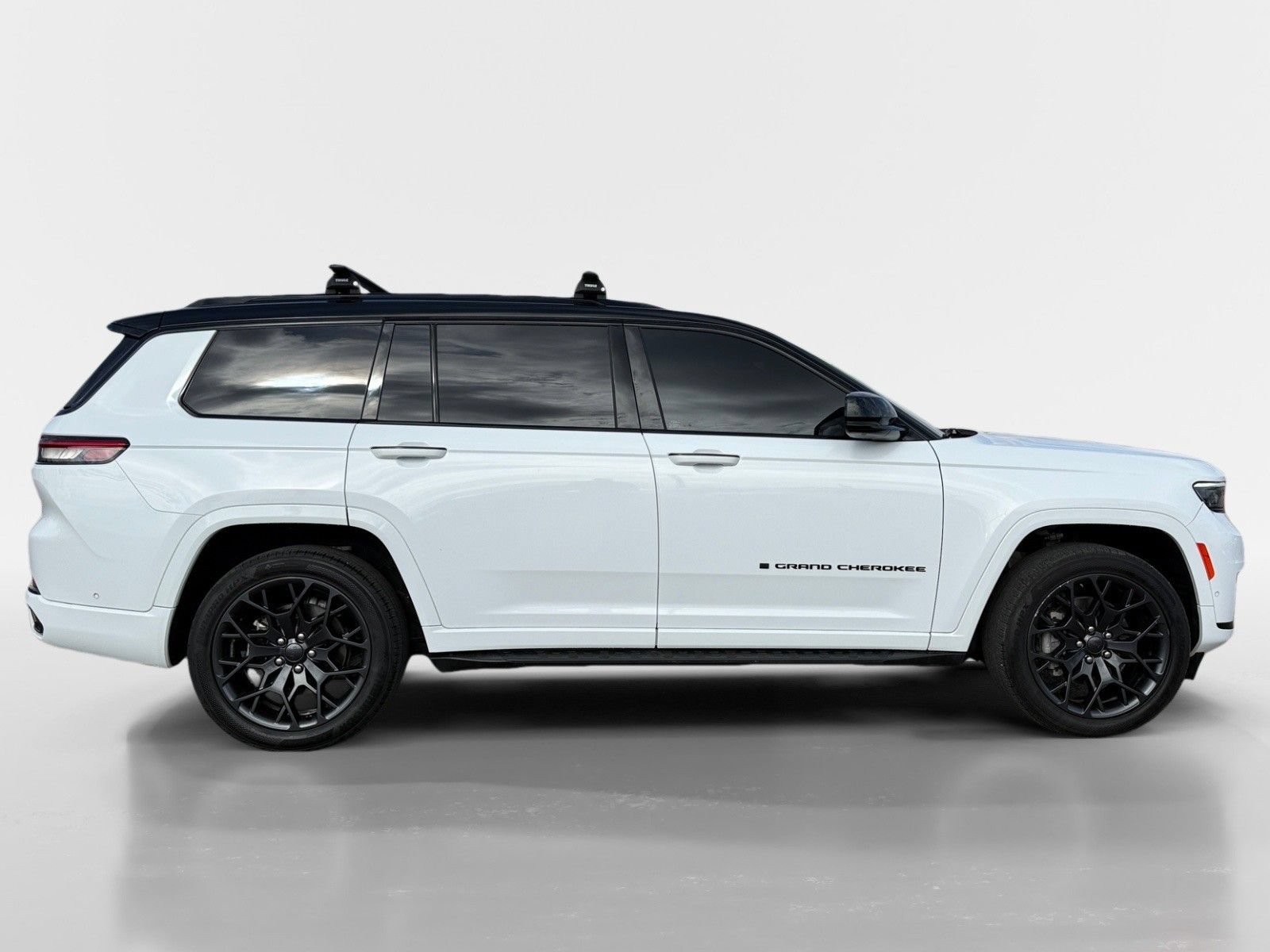 Used 2023 Jeep Grand Cherokee L Summit w/ Advanced Protech Group IV AWD/4WD image 8
