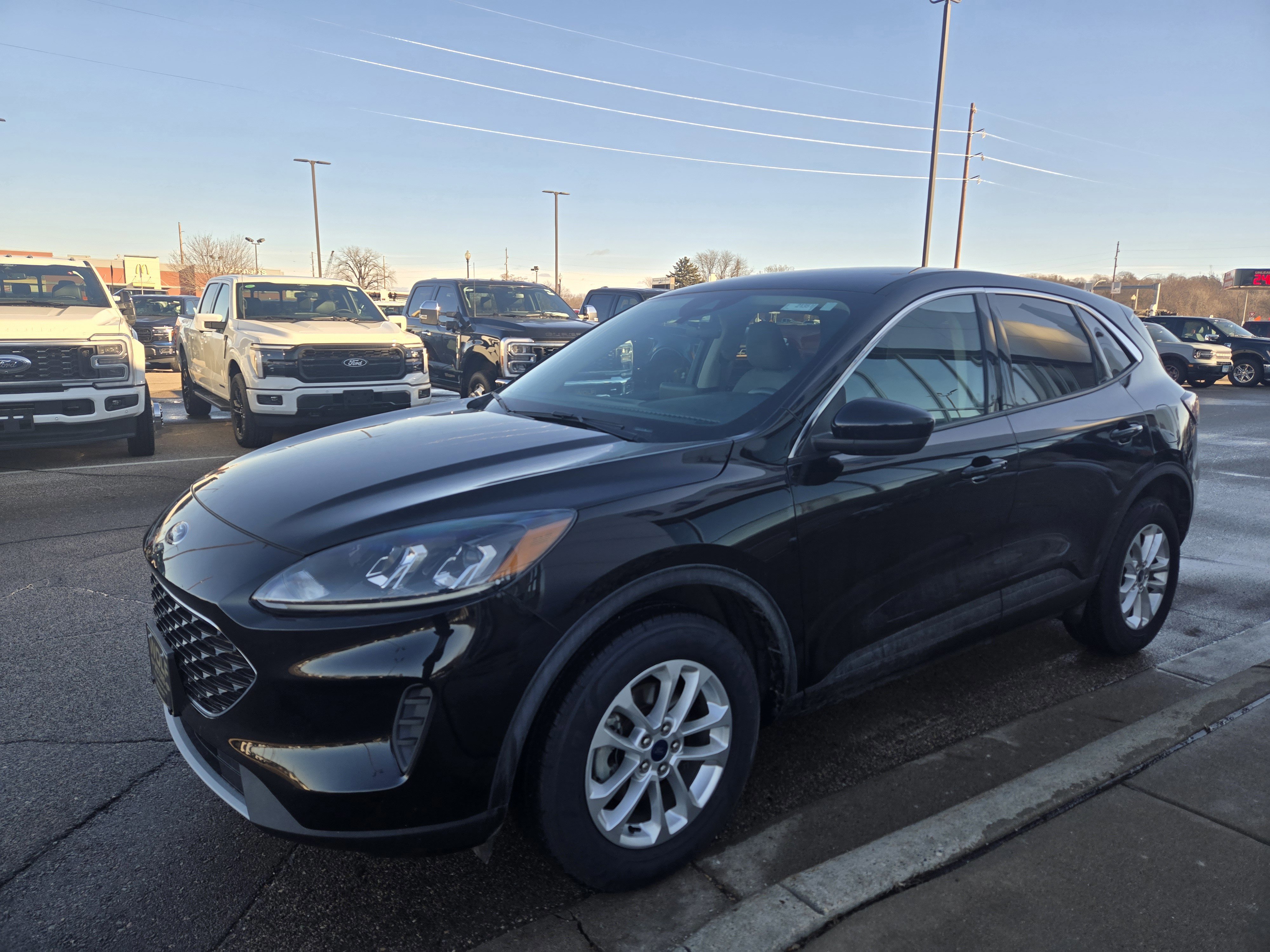 Certified 2020 Ford Escape SE image 2