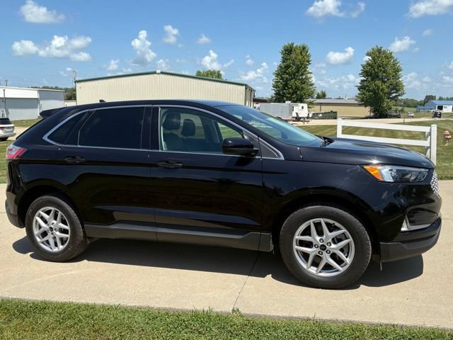 Certified 2024 Ford Edge SEL w/ Convenience Package AWD/4WD image 3