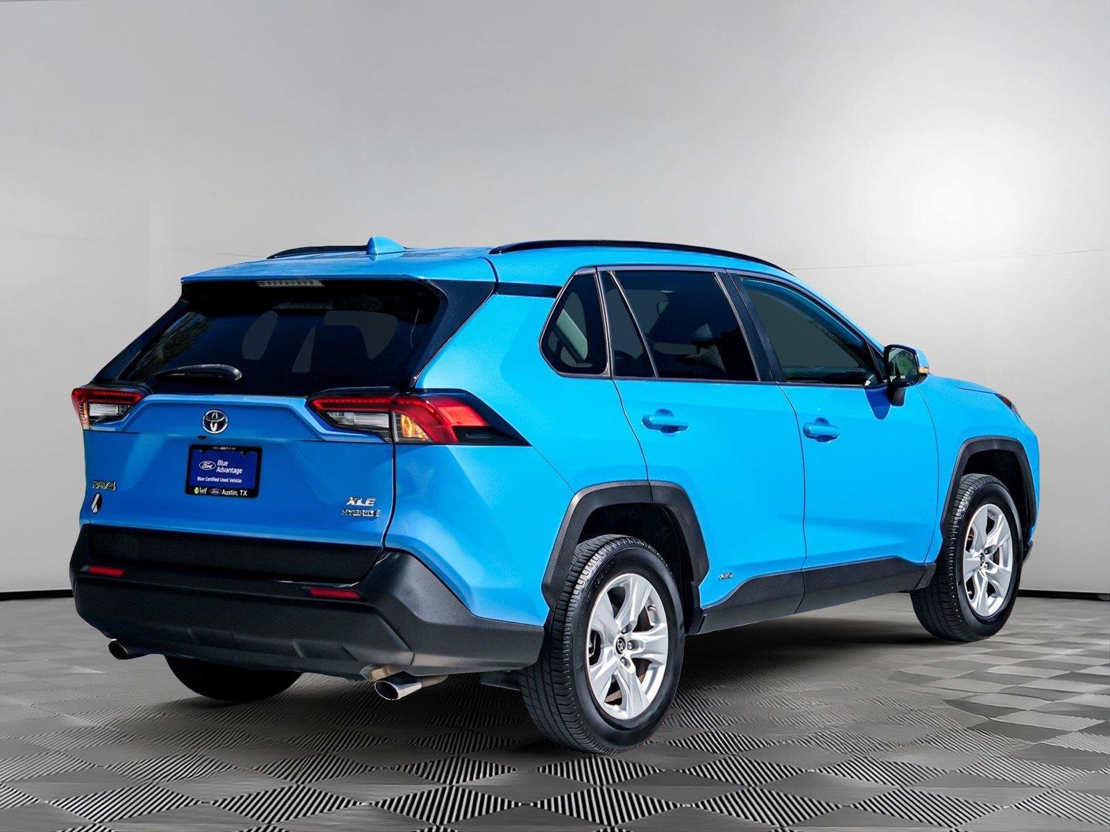 Used 2019 Toyota RAV4 XLE w/ Convenience Package AWD/4WD image 4