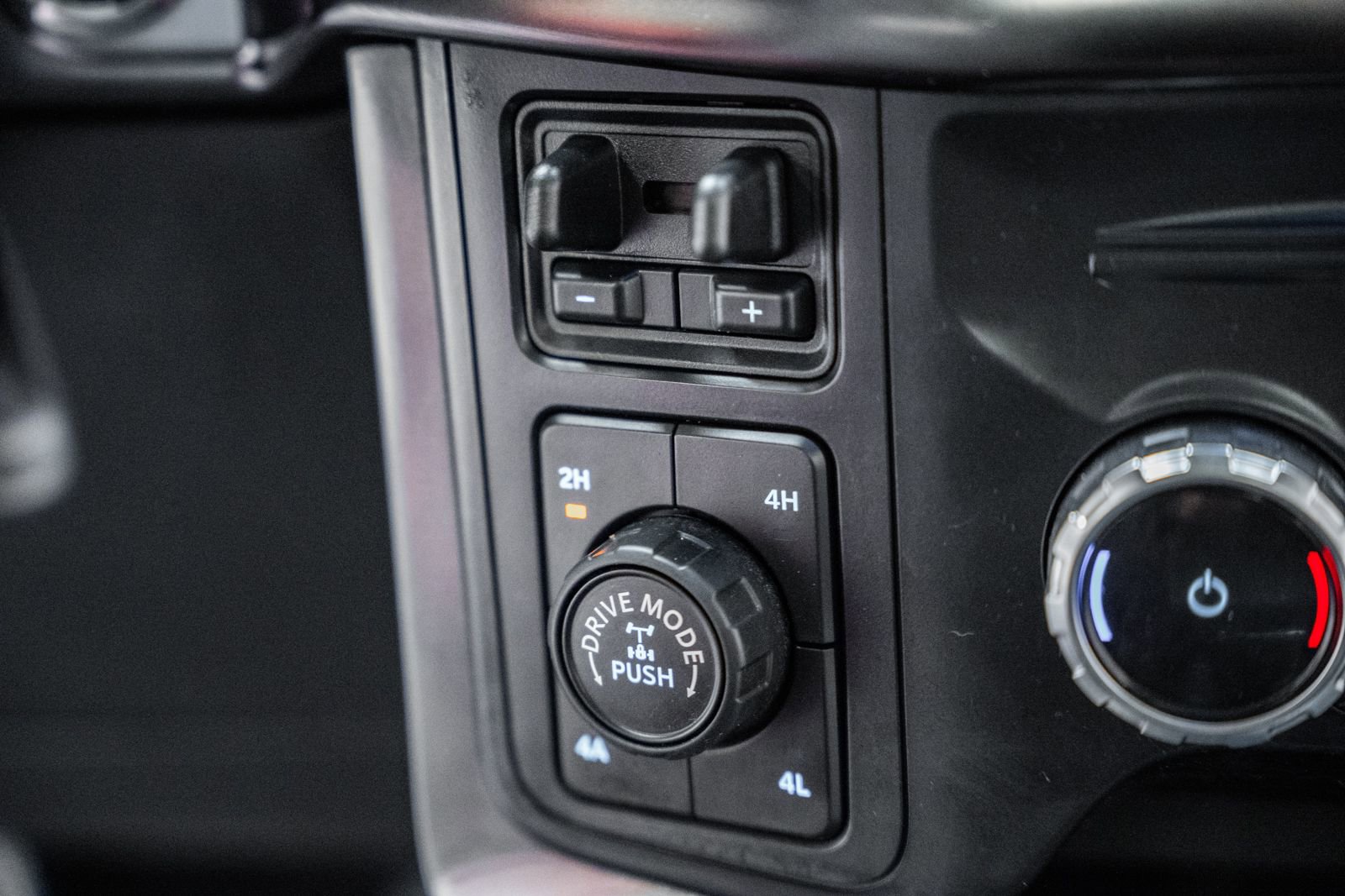 Certified 2022 Ford F150 Lariat w/ Equipment Group 502A High image 29