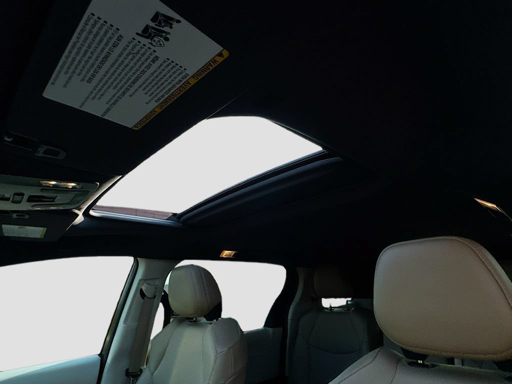Used 2022 Toyota Sienna XLE w/ XLE Plus Package FWD image 22