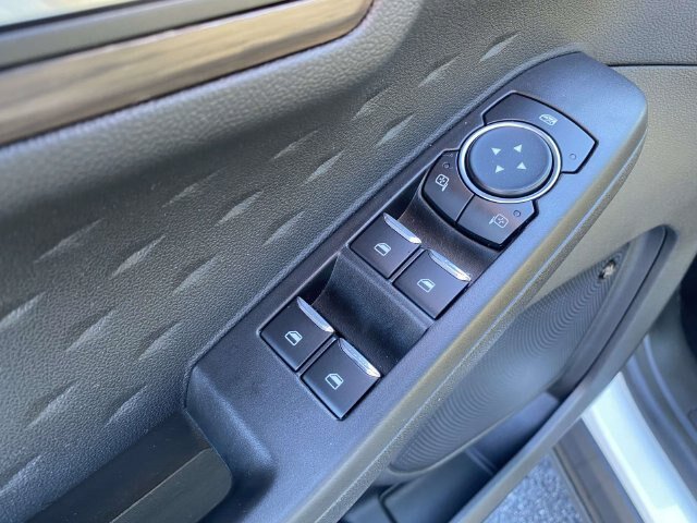Certified 2020 Ford Escape Titanium AWD/4WD image 19