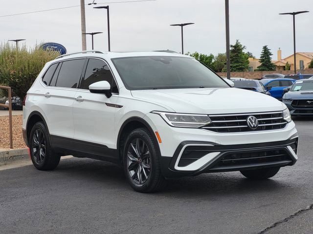 Used 2022 Volkswagen Tiguan SE w/ Panoramic Sunroof Package AWD/4WD image 3