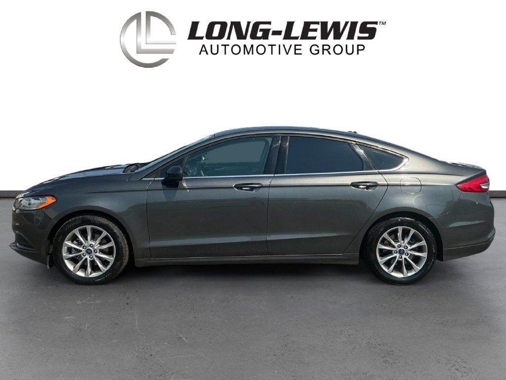 Certified 2017 Ford Fusion SE w/ Fusion SE Technology Package FWD image 2