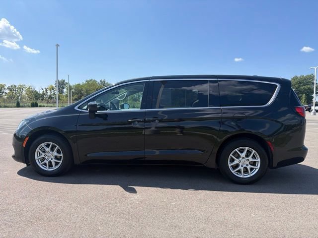 Used 2022 Chrysler Voyager LX FWD image 14