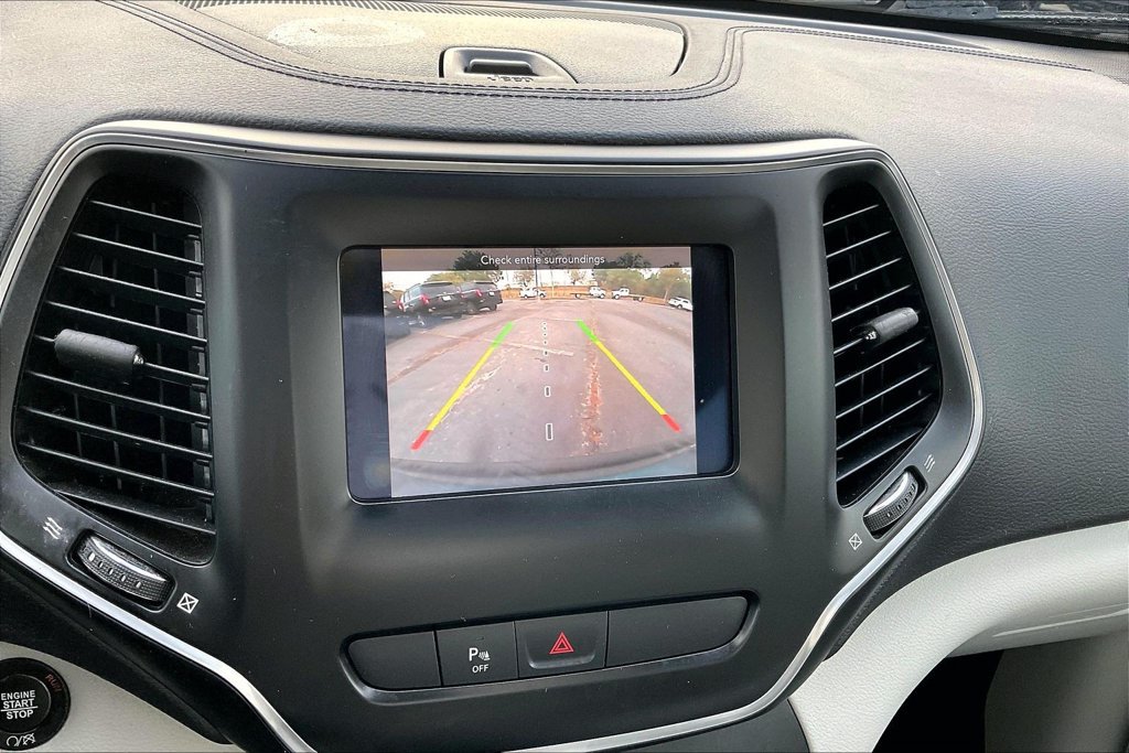 Used 2020 Jeep Cherokee Latitude Plus FWD image 16