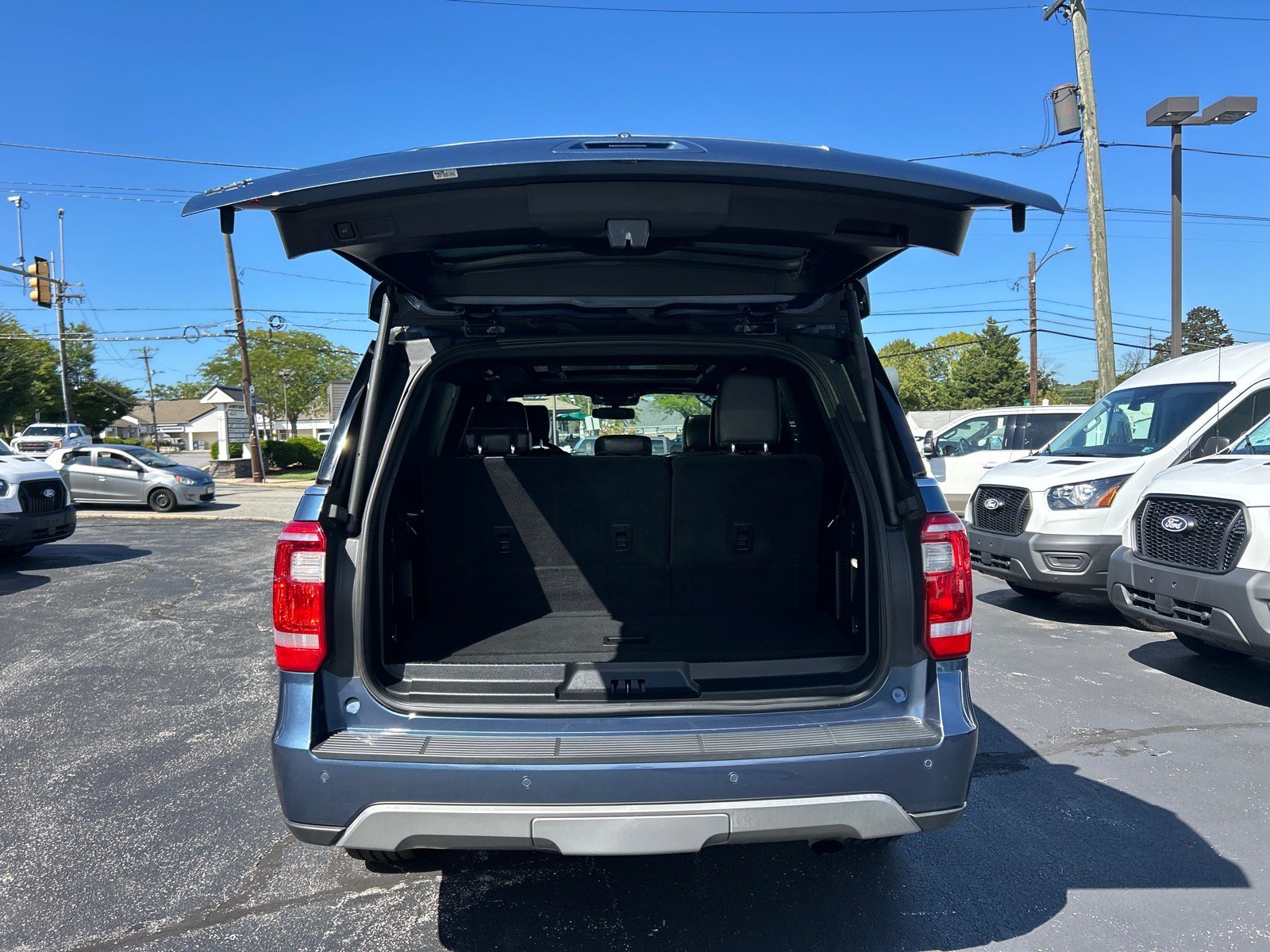 Certified 2020 Ford Expedition XLT w/ Equipment Group 202A AWD/4WD image 16
