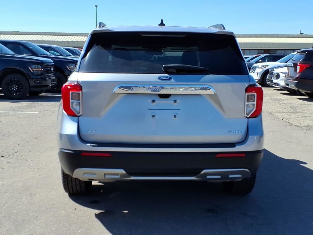 Certified 2023 Ford Explorer XLT w/ Equipment Group 202A AWD/4WD image 4
