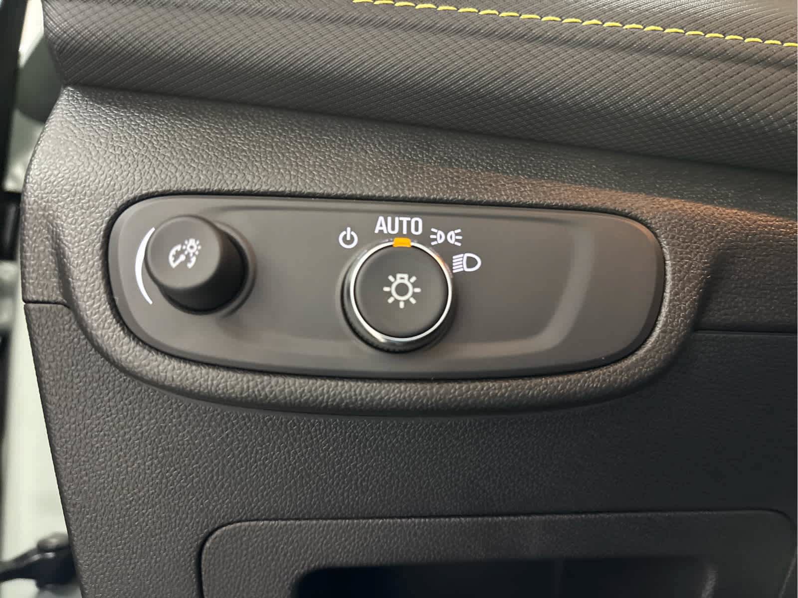 Used 2025 Chevrolet TrailBlazer ACTIV AWD/4WD image 16