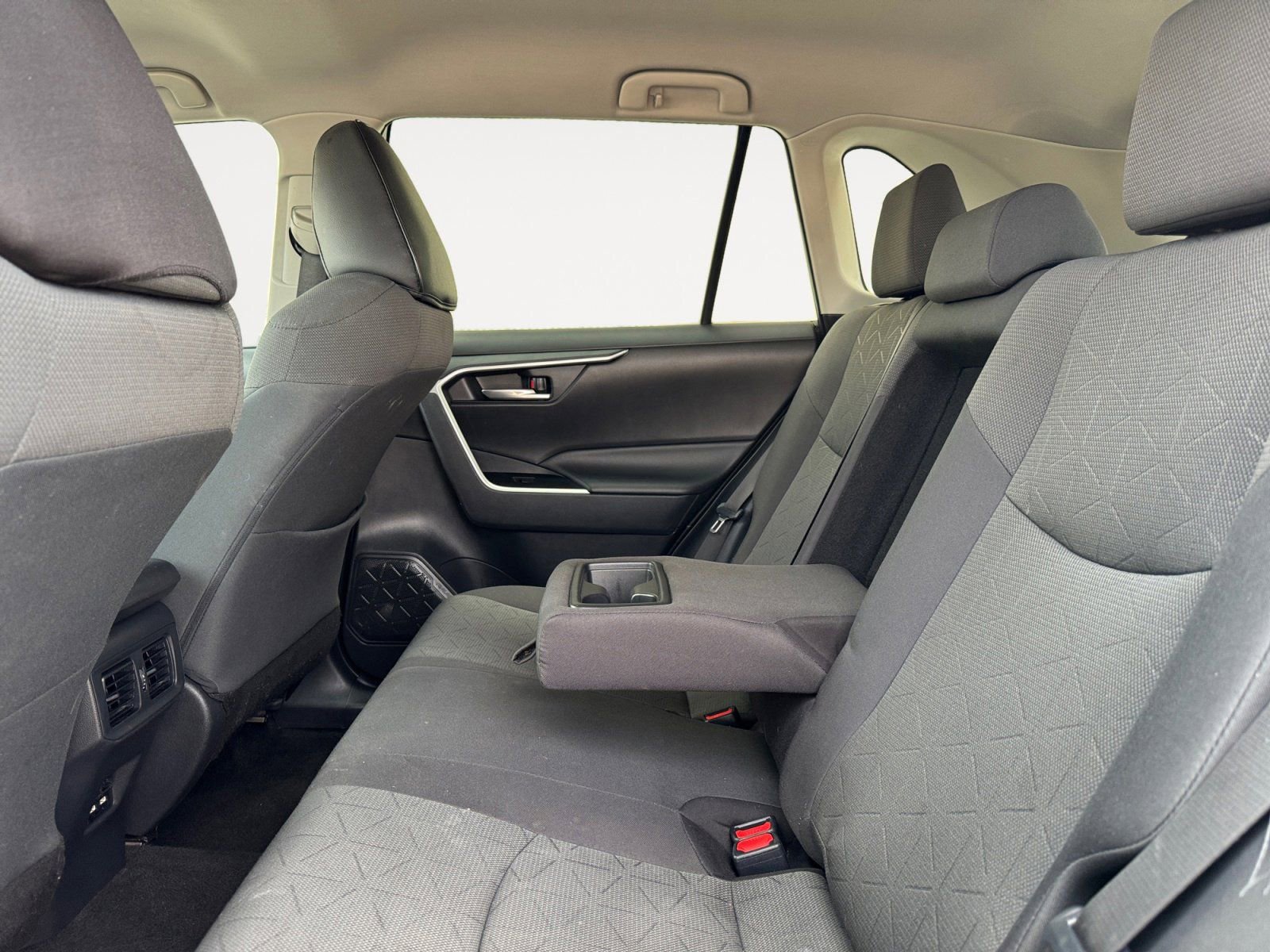 Used 2021 Toyota RAV4 XLE FWD image 13