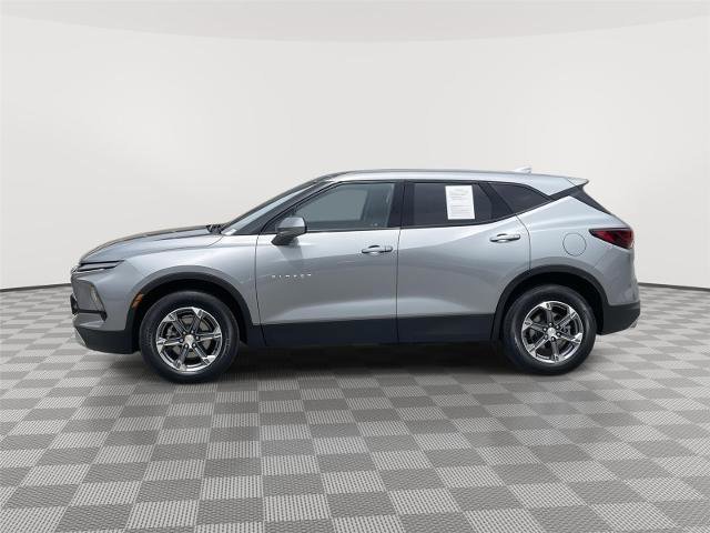 Used 2025 Chevrolet Blazer LT AWD/4WD image 2
