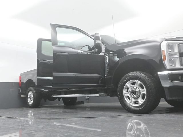 Certified 2025 Ford F250 XLT AWD/4WD image 29