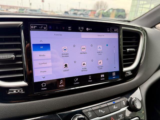 Used 2025 Chrysler Pacifica Select image 26