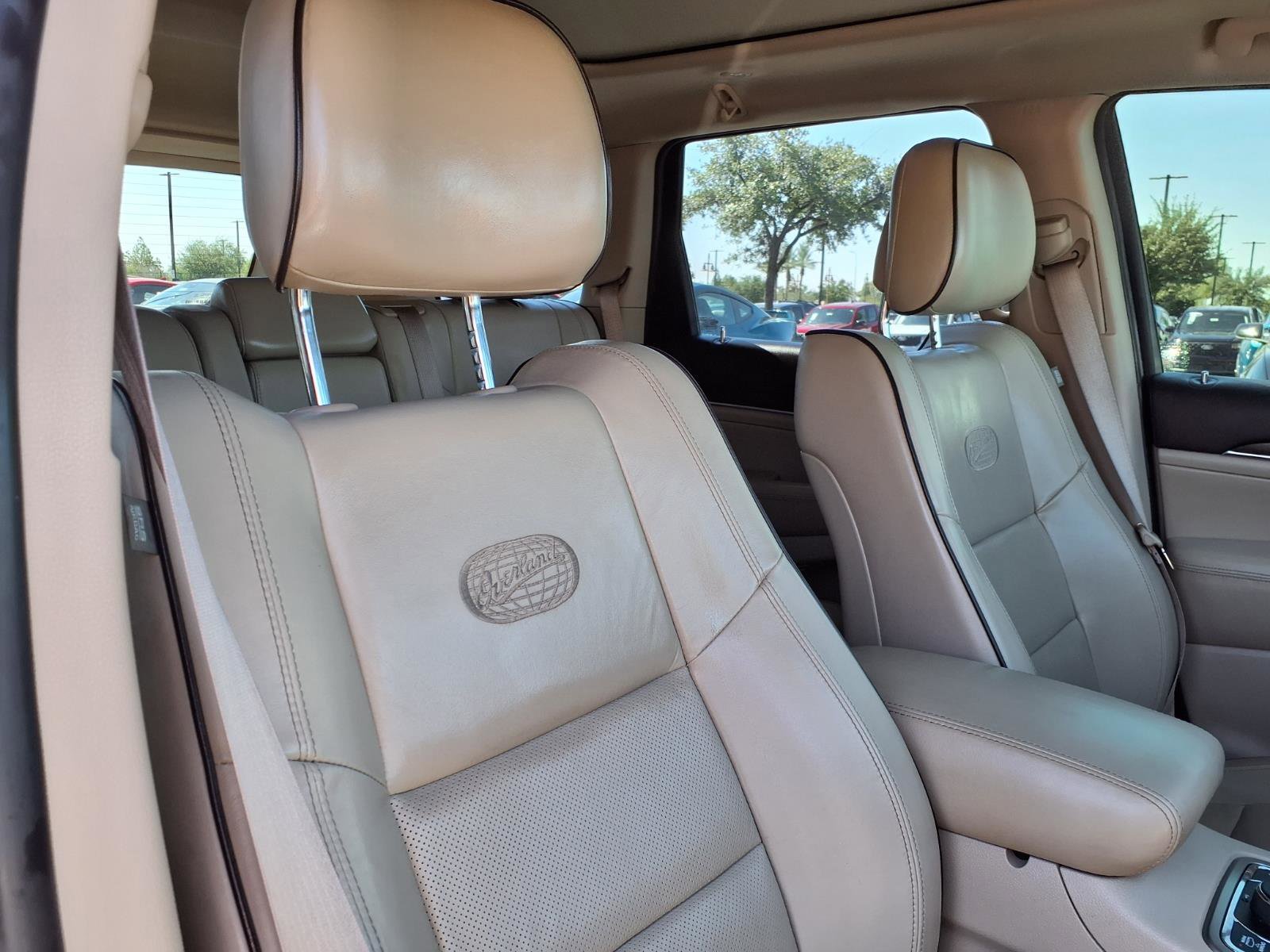 Used 2018 Jeep Grand Cherokee Overland AWD/4WD image 12