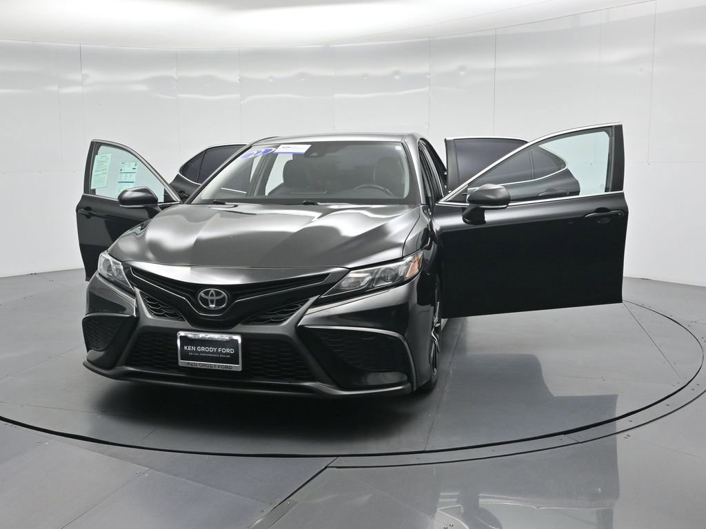 Used 2022 Toyota Camry SE image 30