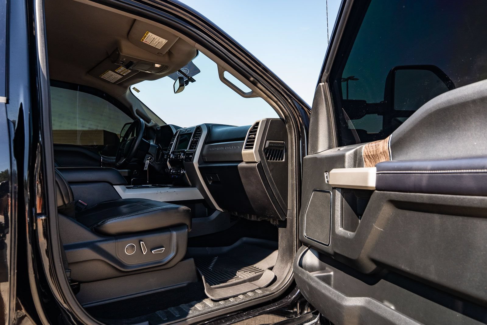 Certified 2019 Ford F250 Lariat w/ Lariat Value Package AWD/4WD image 11