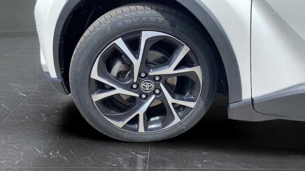 Used 2020 Toyota C-HR XLE FWD image 34