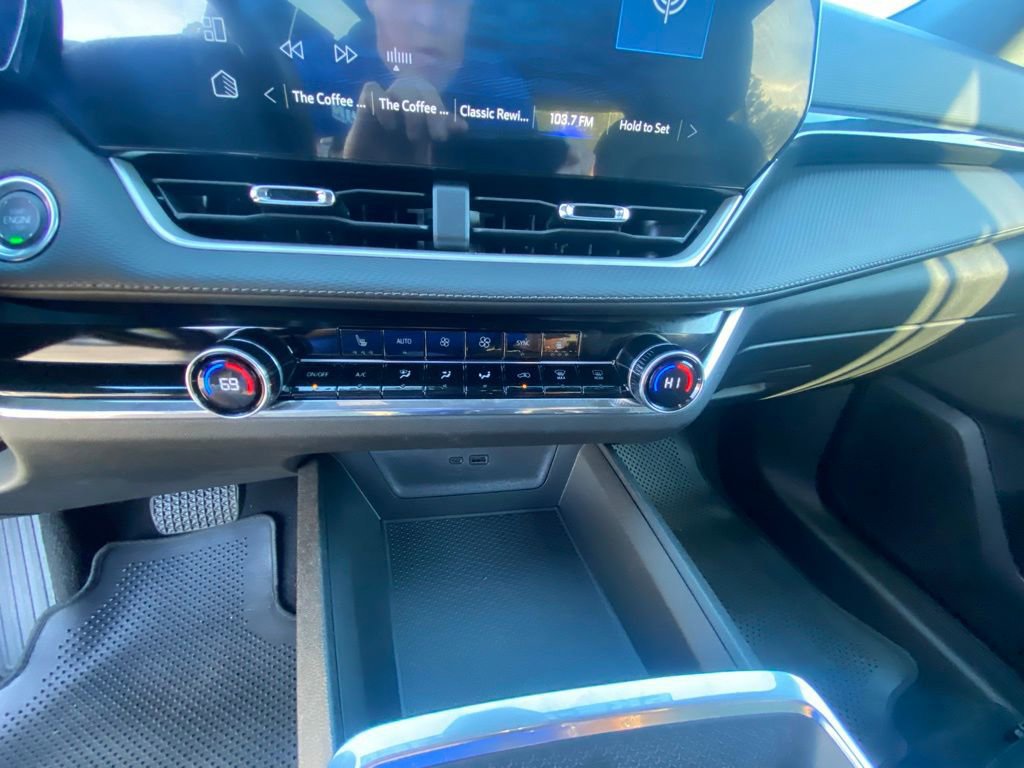 Used 2025 Chevrolet Equinox LT w/ Convenience Package II image 17