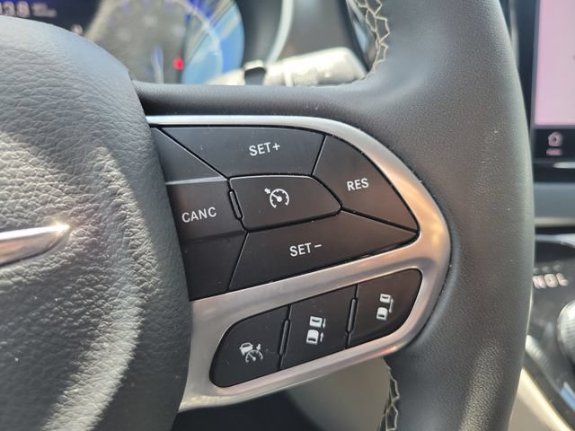 Used 2023 Chrysler Pacifica Touring-L FWD image 25